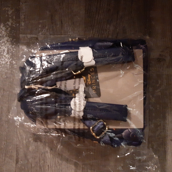 NWT Aladdin Princess Castle Loungefly bag - Picture 2 of 2